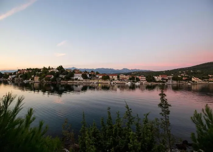 Pool-view 1-bedroom In Obrovac 아파트