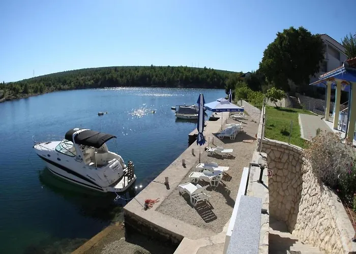 Pool-view 1-bedroom In Obrovac 아파트 오브로박