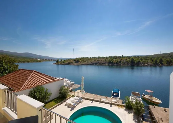 Pool-view 1-bedroom In Obrovac