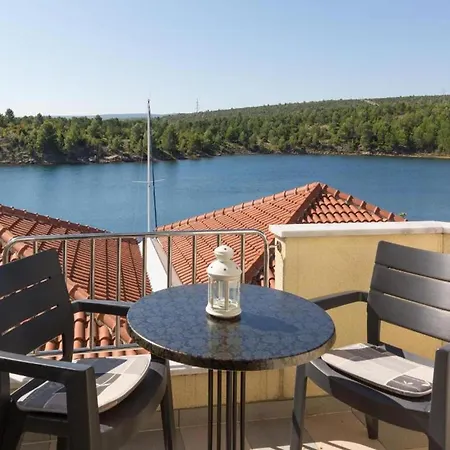 Pool-view 1-bedroom In Obrovac