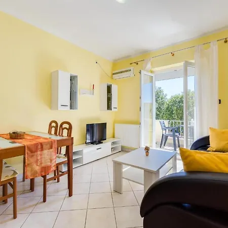 Pool-view 1-bedroom In * Obrovac