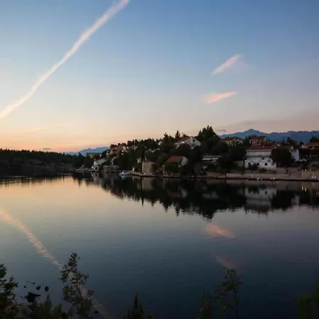 Apartman Pool-view 1-bedroom In Obrovac