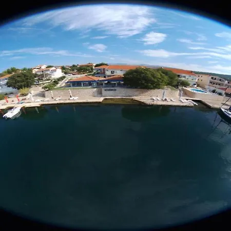 Pool-view 1-bedroom In Obrovac