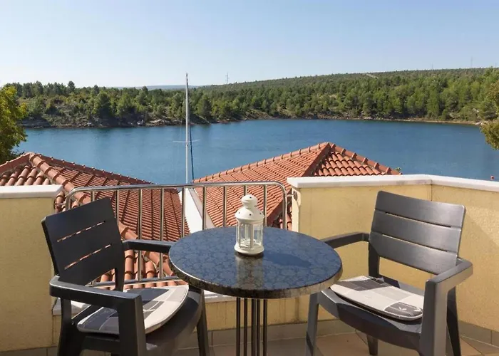 Pool-view 1-bedroom In Obrovac