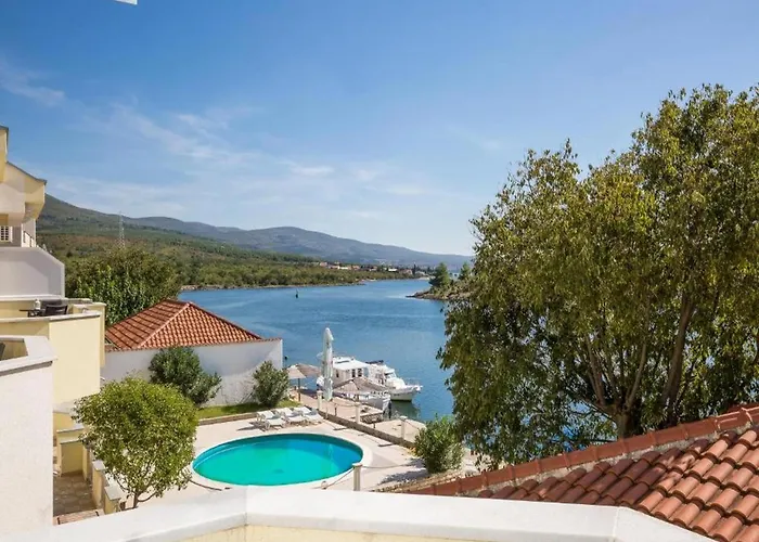 Апартаменты Pool-view 1-bedroom In Obrovac Обровац