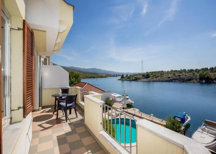Pool-view 1-bedroom In Obrovac